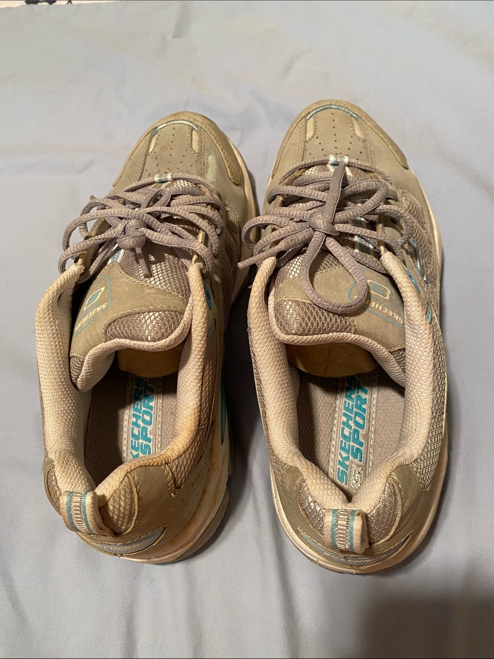 Skechers Beige Sneakers with Teal Accents